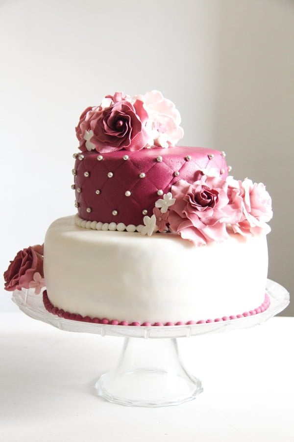 How to Cover a Cake with Fondant or Sugarpaste Icing