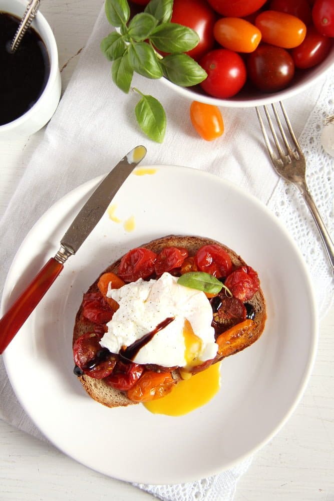 poached egg on roasted tomato toast