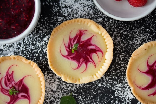 mini white chocolate tarts