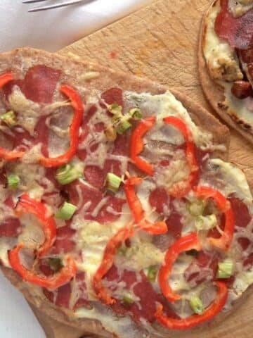 splet flatbread topped with peppers and salami.