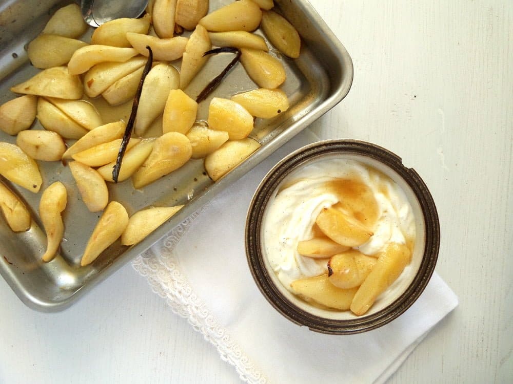 Vanilla Pears With Greek Yogurt