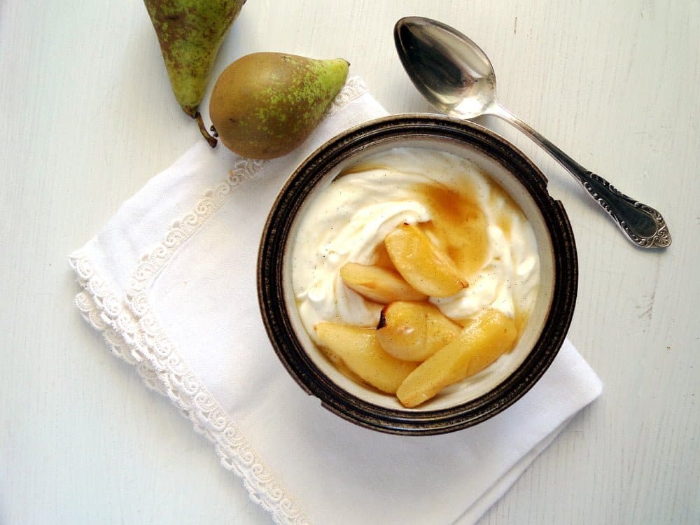 Vanilla Pears With Greek Yogurt