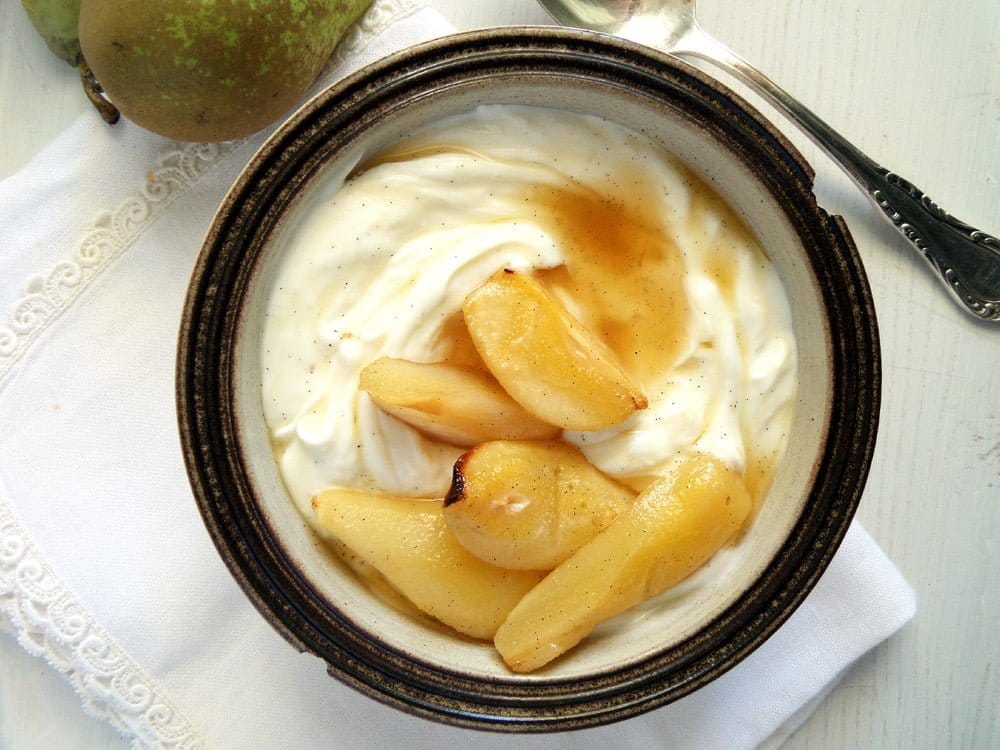 Vanilla Pears with Greek Yogurt