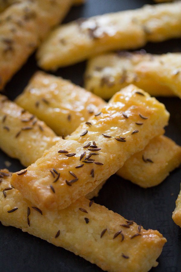 cheese crackers with seeds