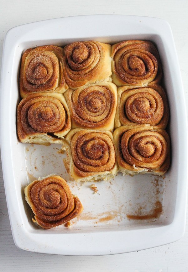 baking dish with sweet rolls with cinnamon