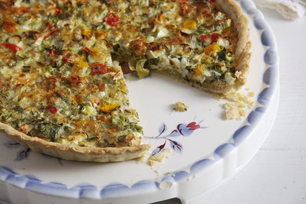 easy quiche with cheese and spring onions