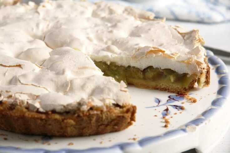 Easter Baking Recipes / Sweet and Savory Easter Baking rhubarb pie meringue best 735x490 Easter Baking Recipes / Sweet and Savory Easter Baking