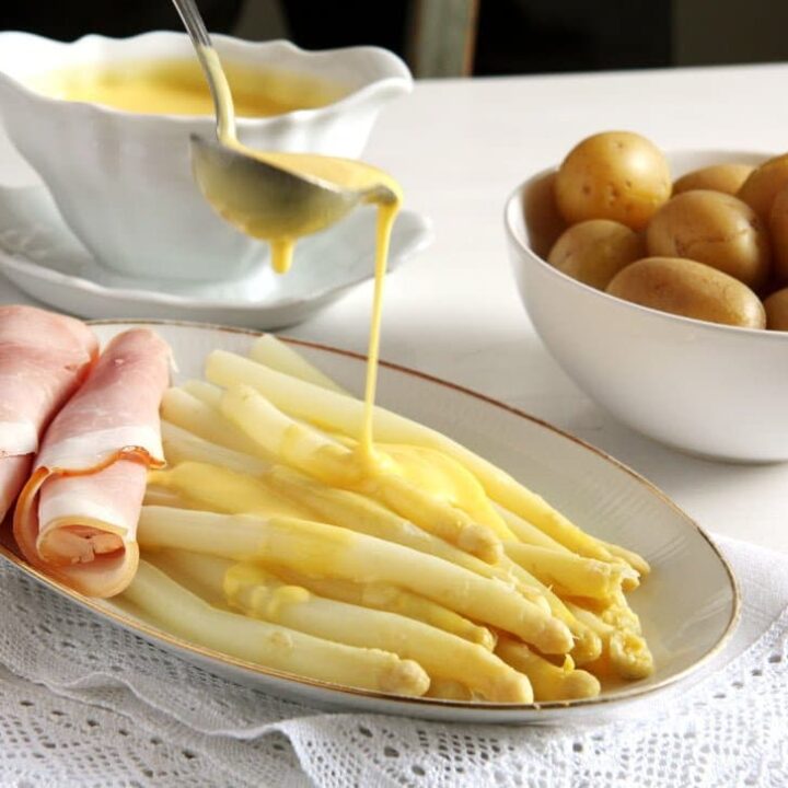 white asparagus with sauce hollandaise