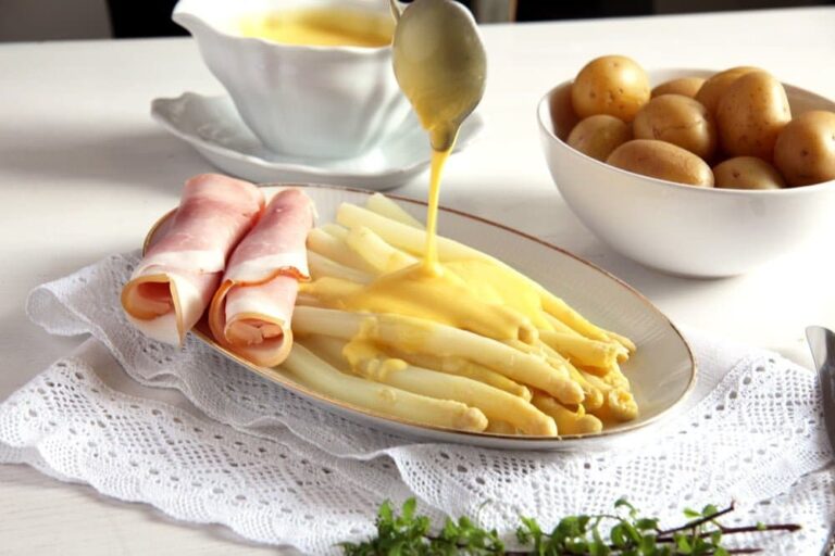 Asparagus Hollandaise (White Sauce for Asparagus)