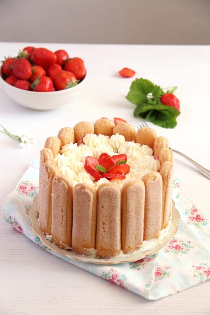 strawberry cake with whipped cream and gelatin
