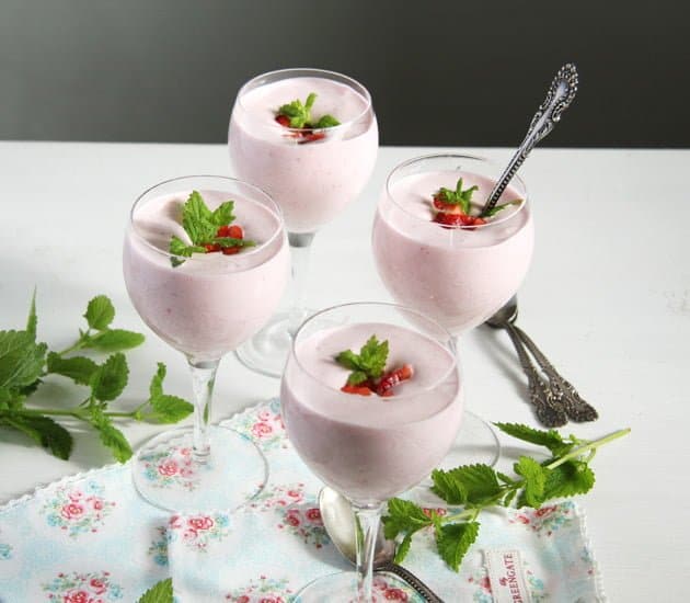Romanian Strawberry Foam (Spuma de capsuni)