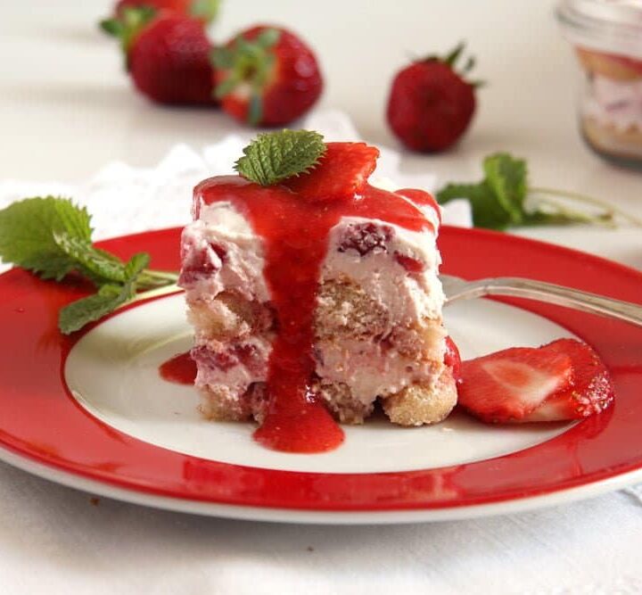 strawberry tiramisu recipe with mascarpone and cream