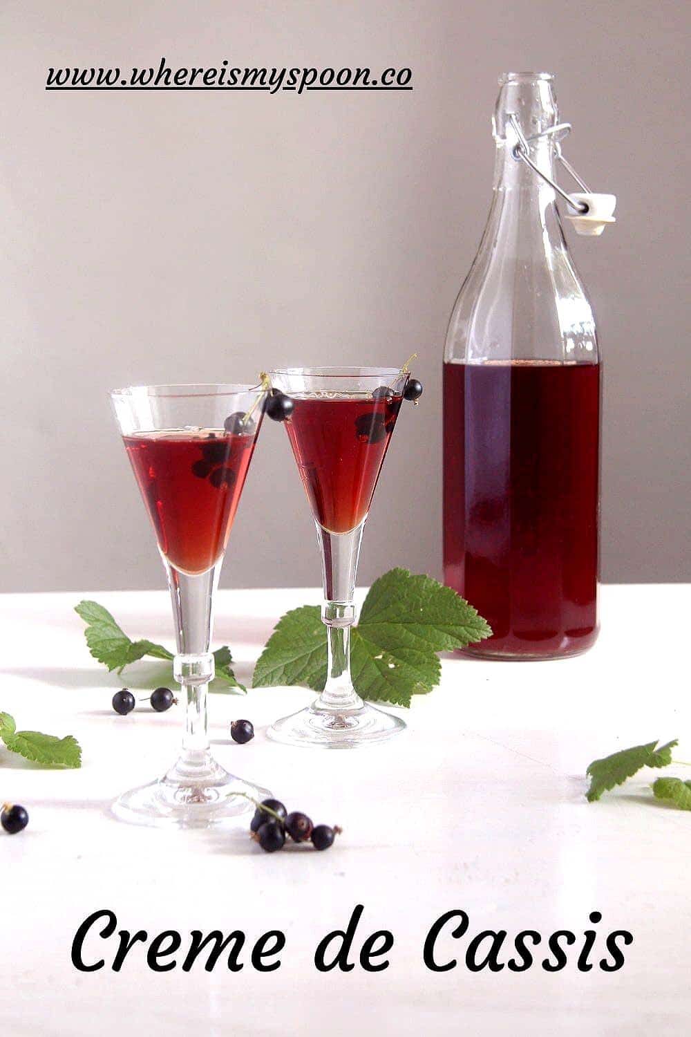 Crème de Cassis Recipe (Black Currant Liqueur) - Where Is My Spoon