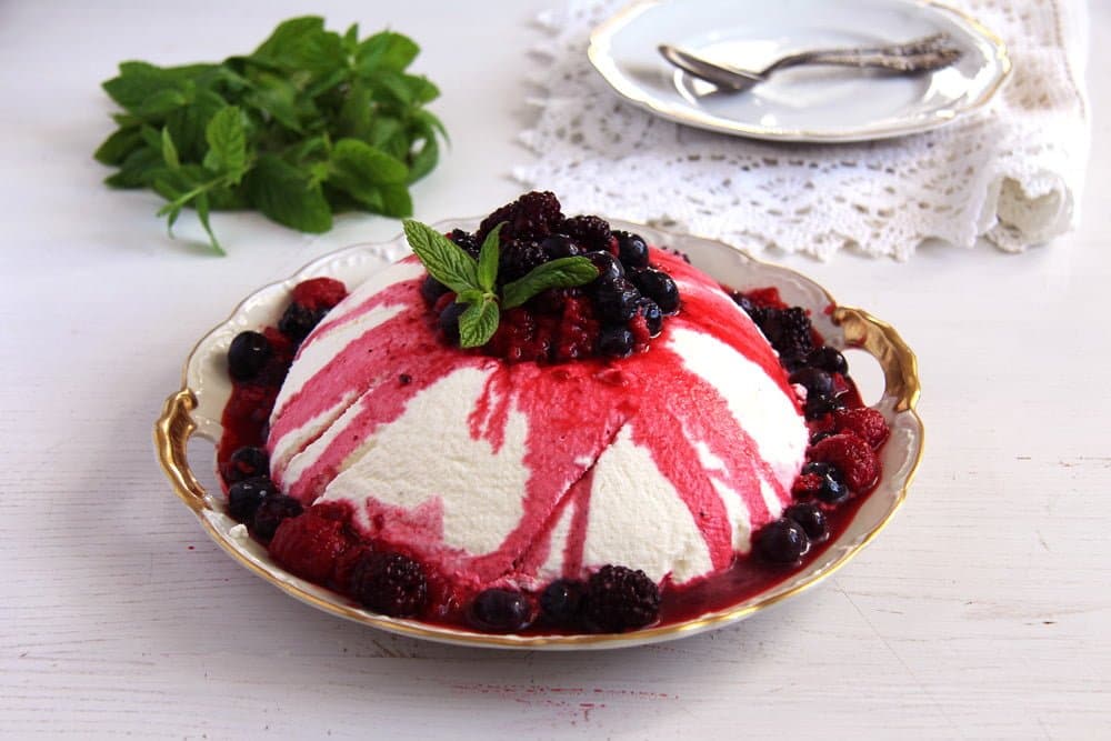 Yogurt Bomb with Berries