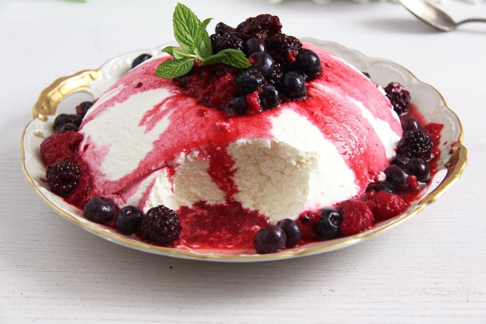 Yogurt Bomb with Berries