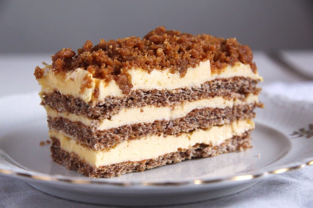 Caramelized Walnuts Buttercream Cake