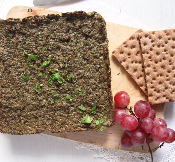 easter drob with crispbread and grapes