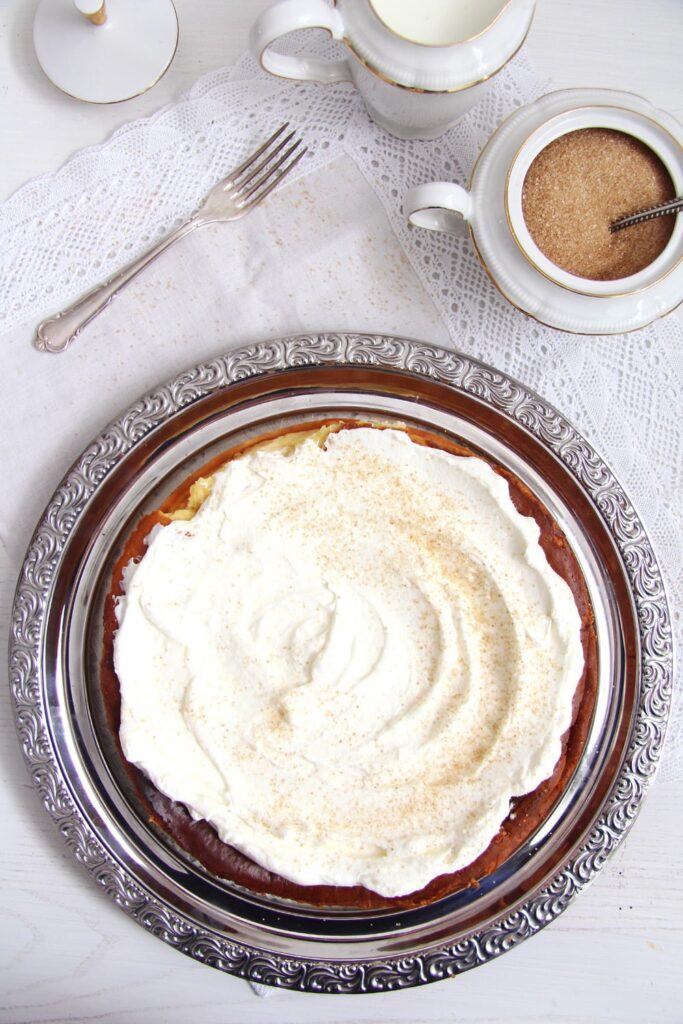 crustless cheesecake with whipped cream topping