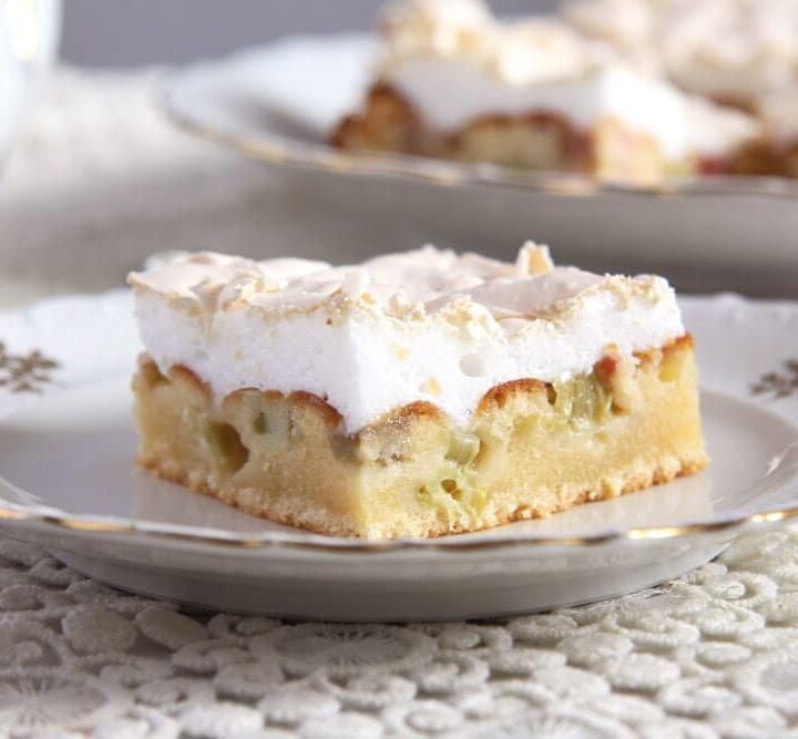 rhubarb cake meringue topping