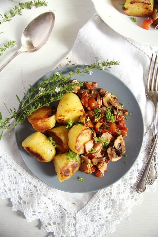 skillet potatoes with bacon and vegetables