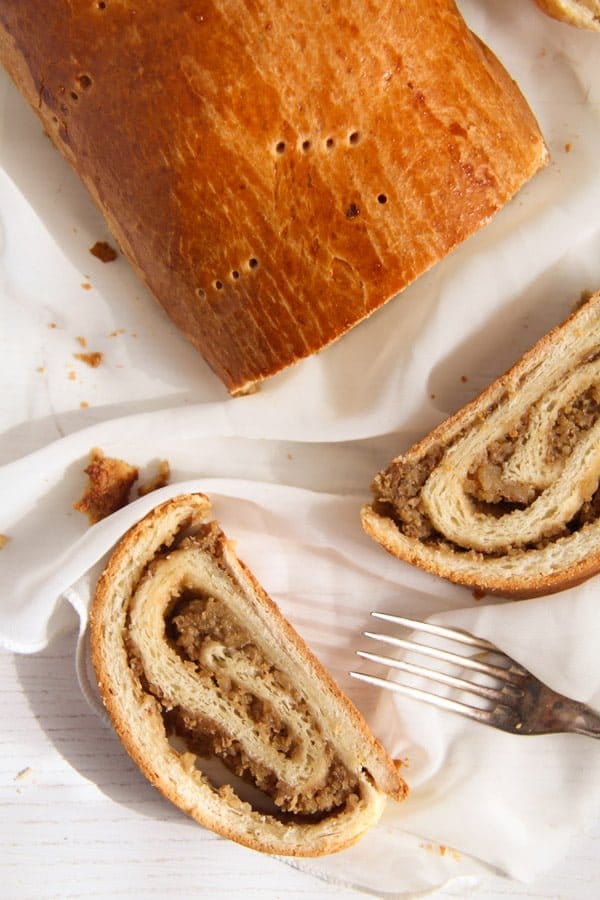 https://en.wikipedia.org/wiki/Poppy_seed_roll