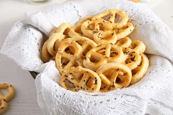 romanian snacks or pretzel in a small bowl lined with linen