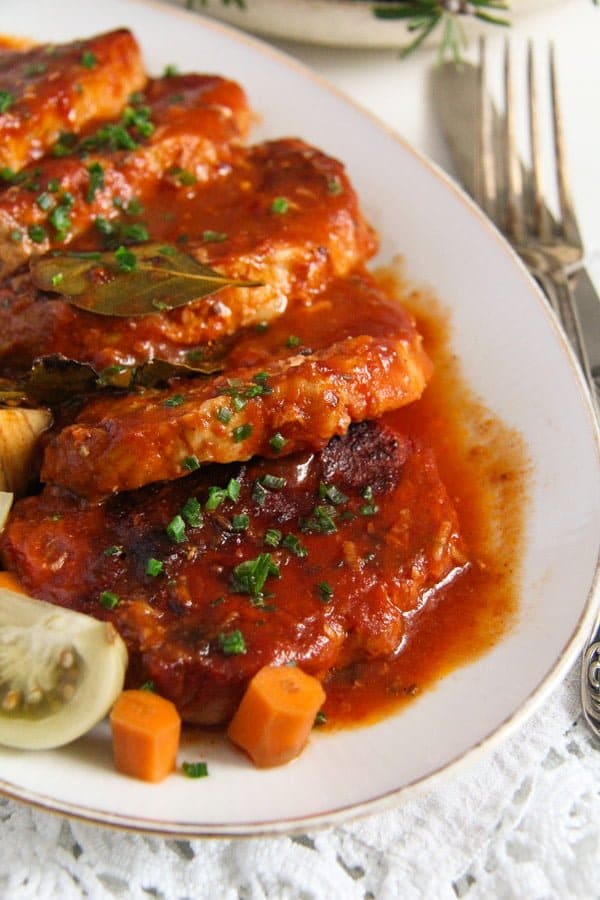 pork in tomato sauce with garlic