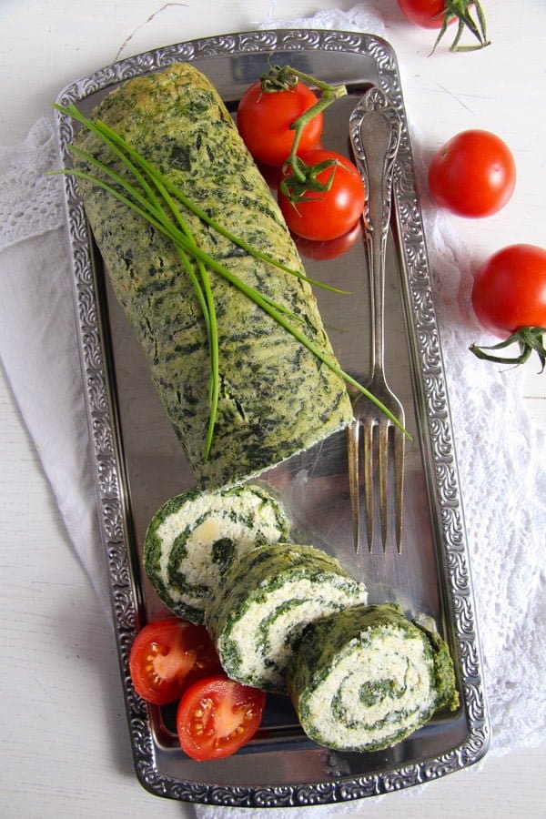 Spinach Roll with Cottage Cheese, Gouda and Herbs