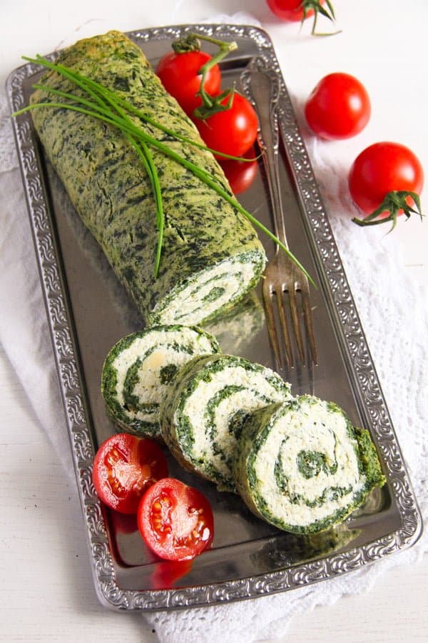 Spinach Roll with Cottage Cheese, Gouda and Herbs