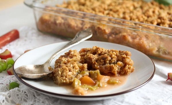 Rhubarb Crisp with Apples and Oatmeal