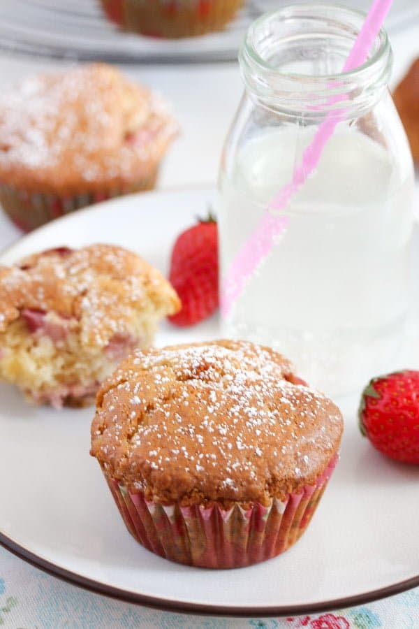 strawberry muffins with yogurt