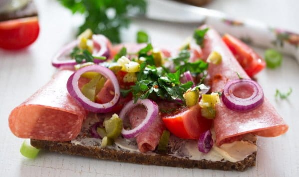 Smørrebrød with salami and tomatoes