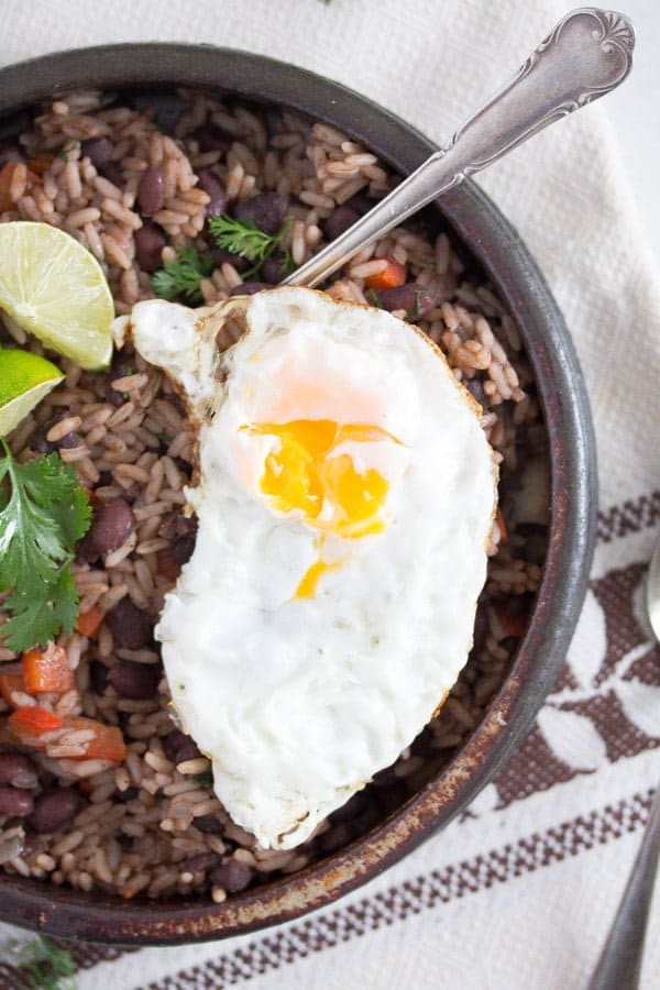 gallo pinto with black beans