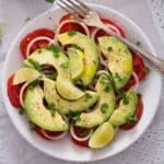 panamanian salad recipe with avocado and tomatoes.