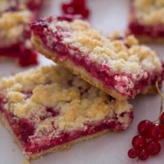 squares of red currant cake