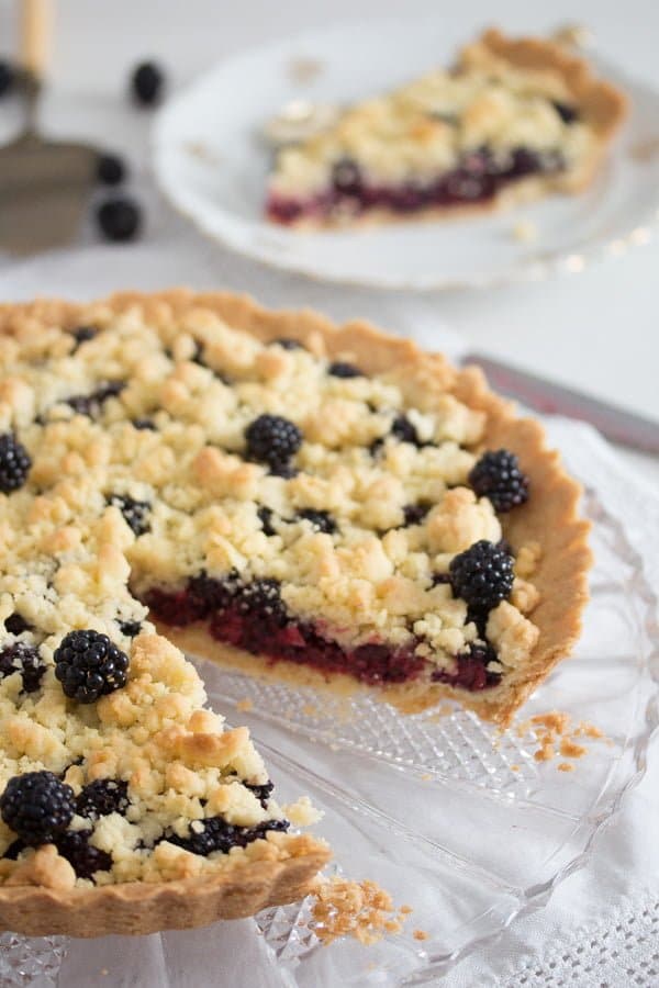 Berry Crumble Pie - with Blackberries
