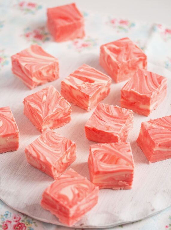 Strawberry Fudge with Marshmallow Fluff - Where Is My Spoon