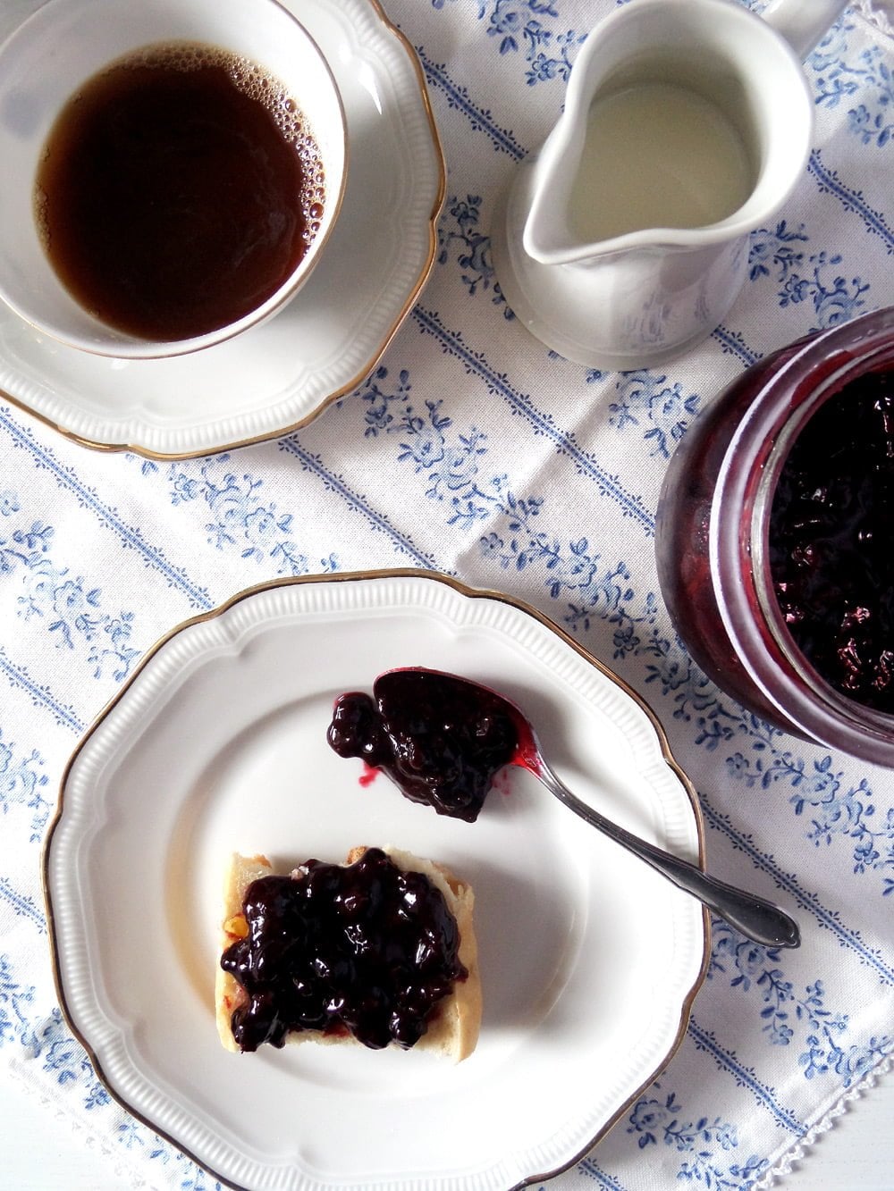healthy refrigerator jam with currants