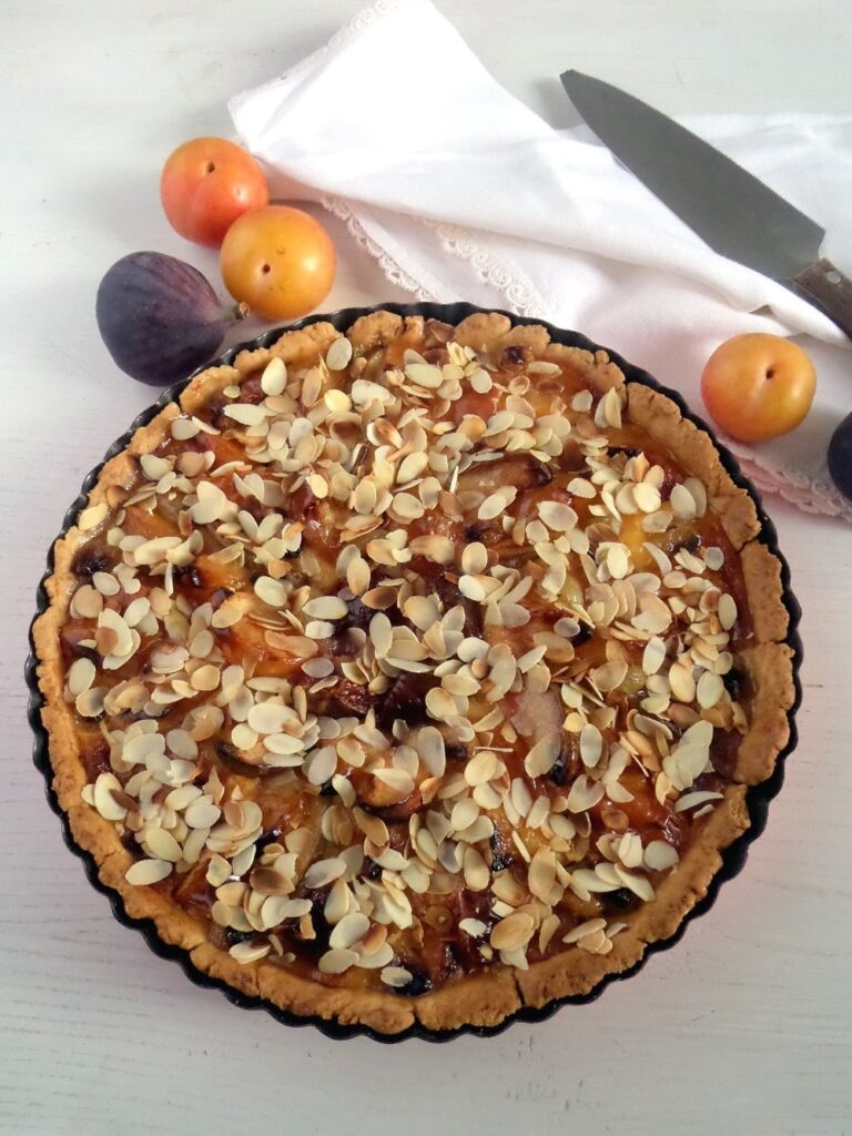 mixed fruit pie with almond topping in pie dish