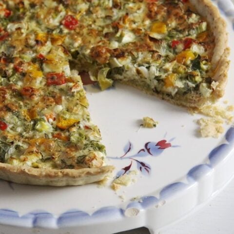 easy quiche with cheese and spring onions
