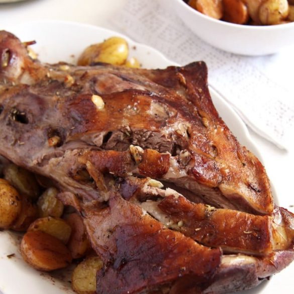 White Wine Lamb with Potatoes (Roasted Leg of Lamb)