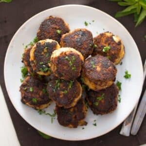 many turkey meatballs without breadcrumbs on a small plate.