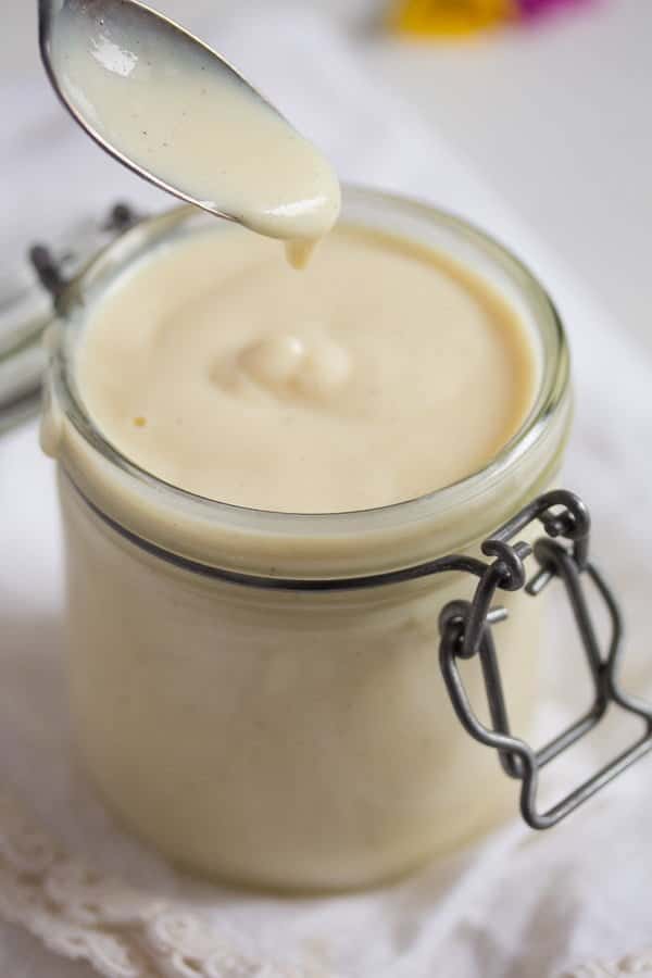 vanilla sauce recipe in a jar