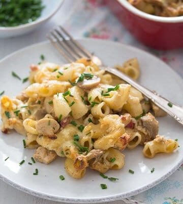 chicken and bacon pasta on a plate.