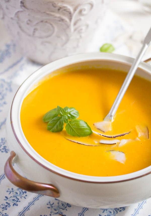 vegan carrot soup with ginger