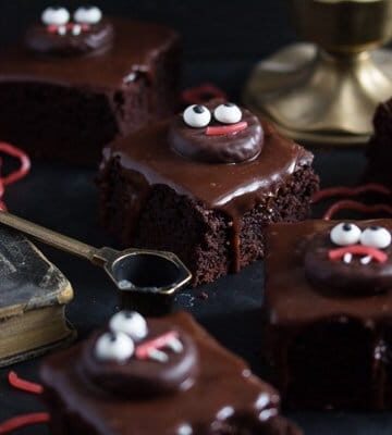 hallloween brownies with monsters cookies on top
