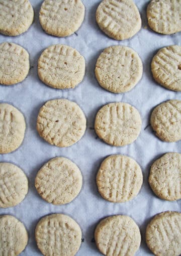 frehsly baked criss-crossed almond cookies without eggs on a baking sheet.
