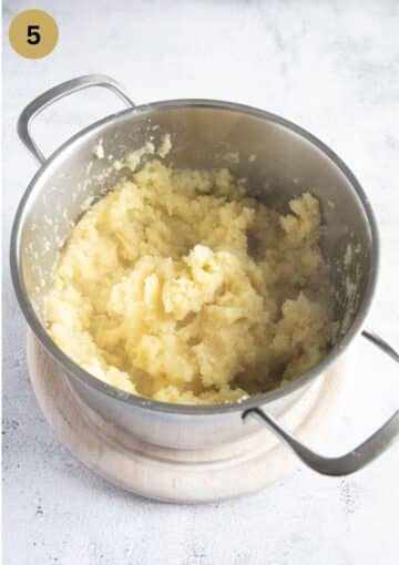 mashed potatoes in the cooking pot.