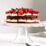 pin image with the title brownie strawberry cake.