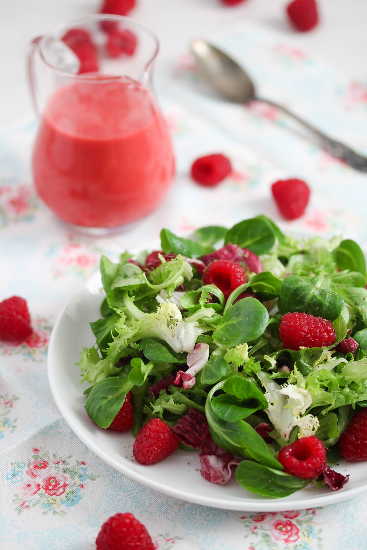 salad dressing with raspberries and honey